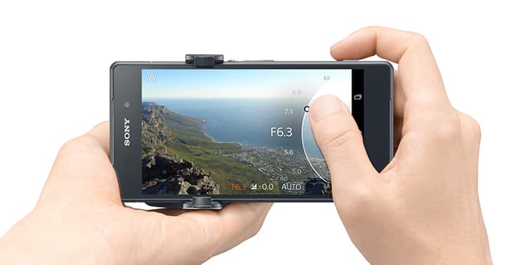 SONY Cyber−Shot QX DSC-QX30  スマホ連動 DSC-QX30 特長 : 新しいスマートフォン撮影スタイル | デジタルスチル