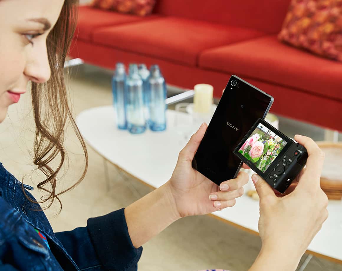 Small Super Zoom Camera with WiFi and Flip Screen | DSC-WX500